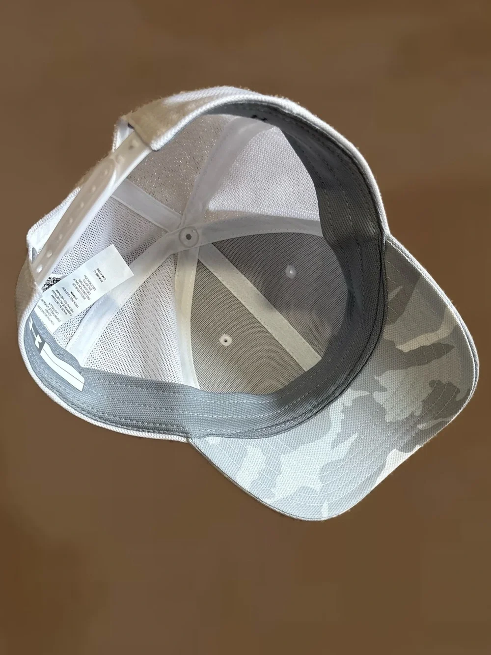 Youth Under Armour Light Gray & White Camo Baseball Cap / Trucker Hat